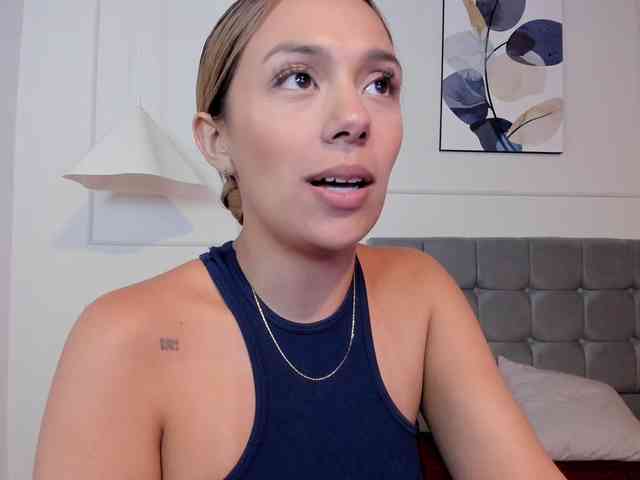 Nicole_Voshkie webcam