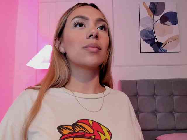 Nicole_Voshkie webcam