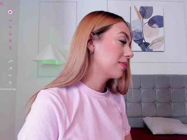 Nicole_Voshkie webcam