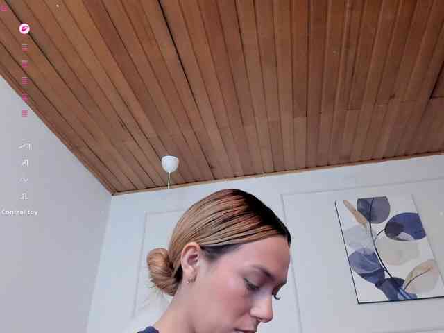 Nicole_Voshkie webcam