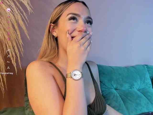 Nicole_Voshkie webcam