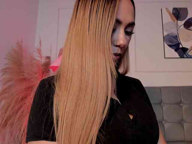 Nicole_Voshkie webcam