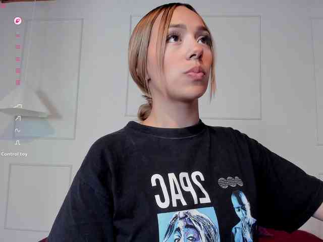 Nicole_Voshkie webcam