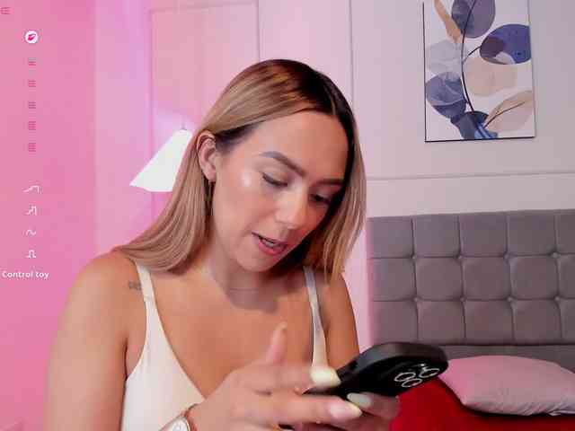 Nicole_Voshkie webcam