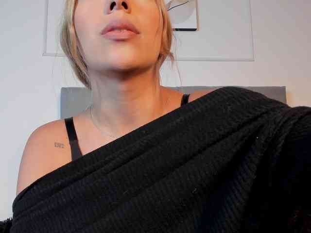 Nicole_Voshkie webcam