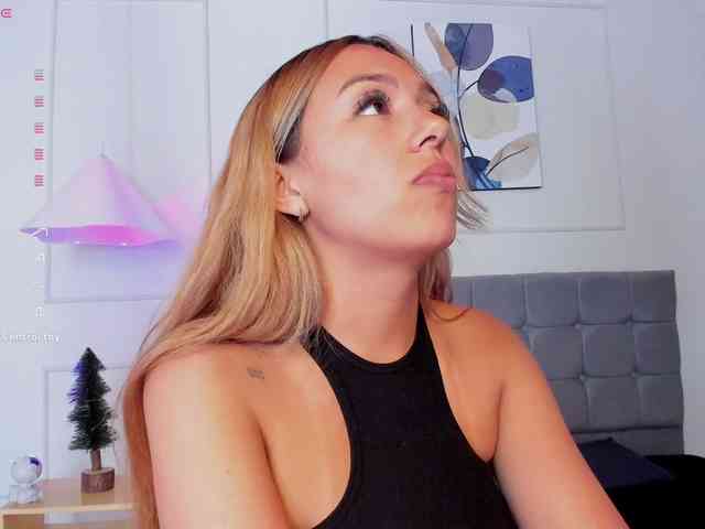 Nicole_Voshkie webcam