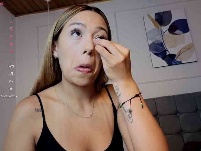 Nicole_Voshkie webcam