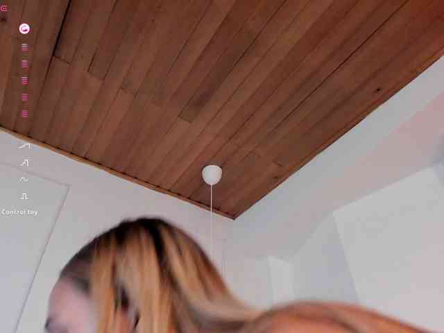 Nicole_Voshkie webcam