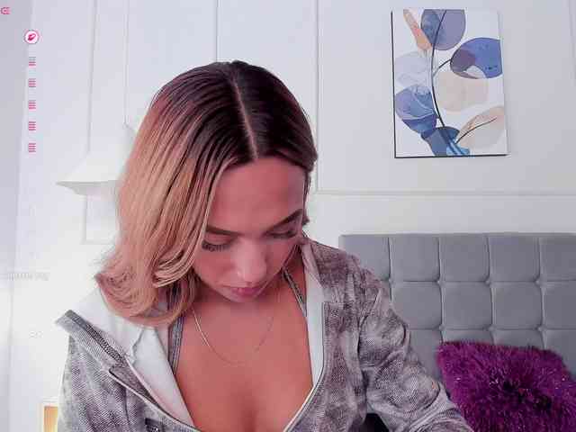 Nicole_Voshkie webcam