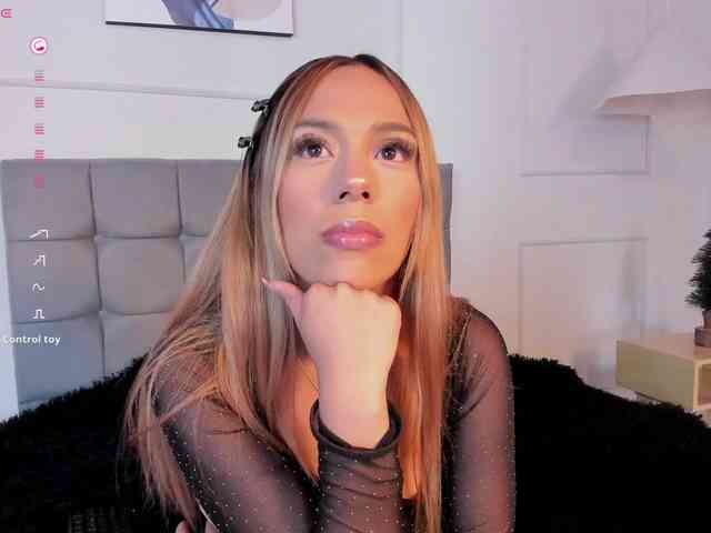 Nicole_Voshkie webcam