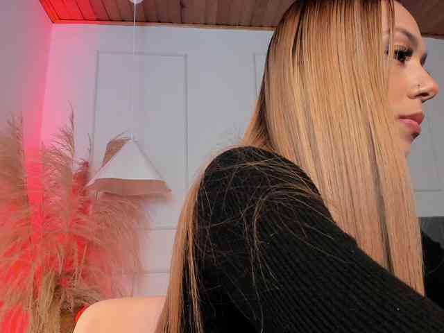 Nicole_Voshkie webcam