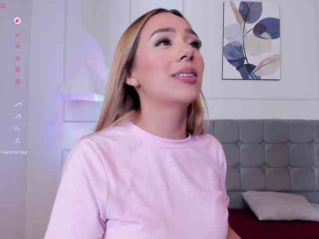 Nicole_Voshkie webcam