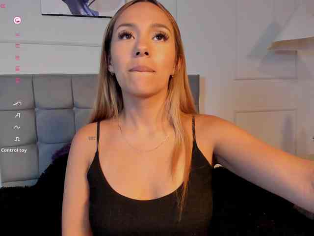 Nicole_Voshkie webcam