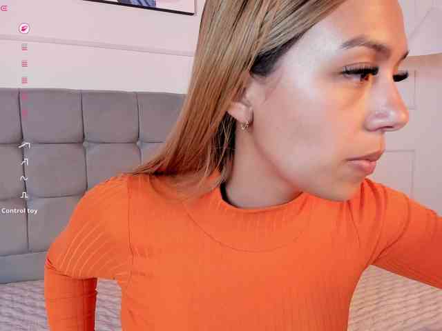 Nicole_Voshkie webcam
