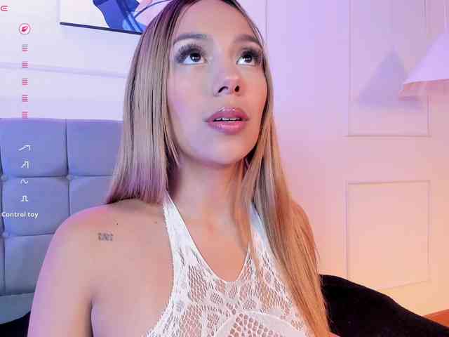 Nicole_Voshkie webcam