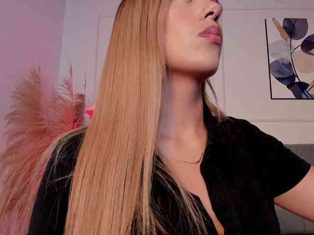 Nicole_Voshkie webcam