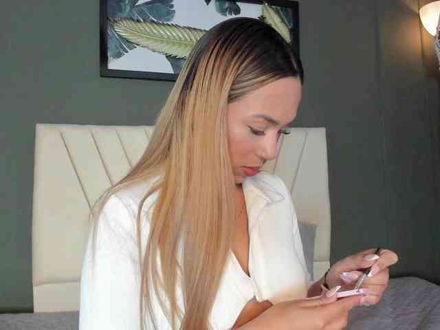 Nicole_Voshkie webcam