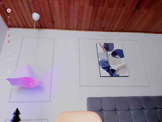 Nicole_Voshkie webcam