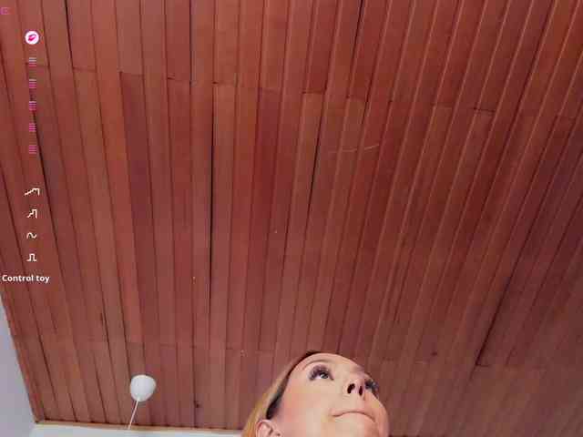 Nicole_Voshkie webcam