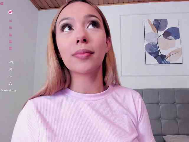 Nicole_Voshkie webcam