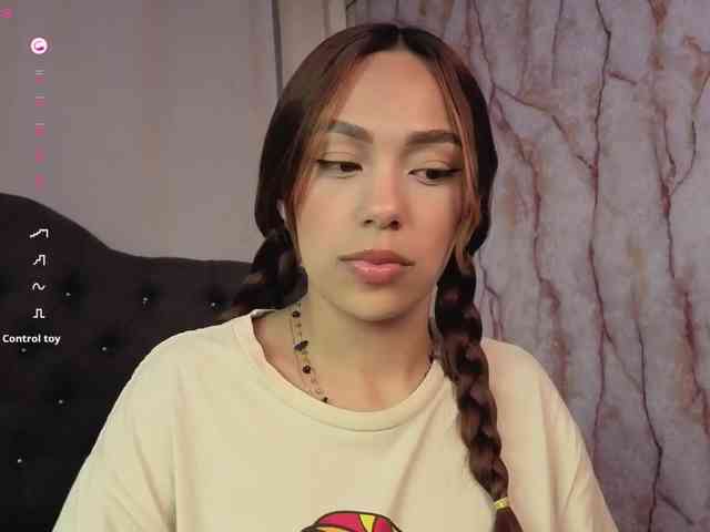 Nicole_Voshkie webcam