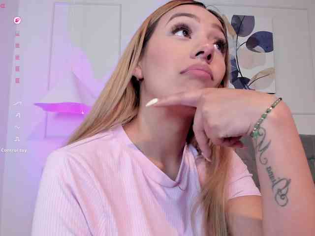 Nicole_Voshkie webcam