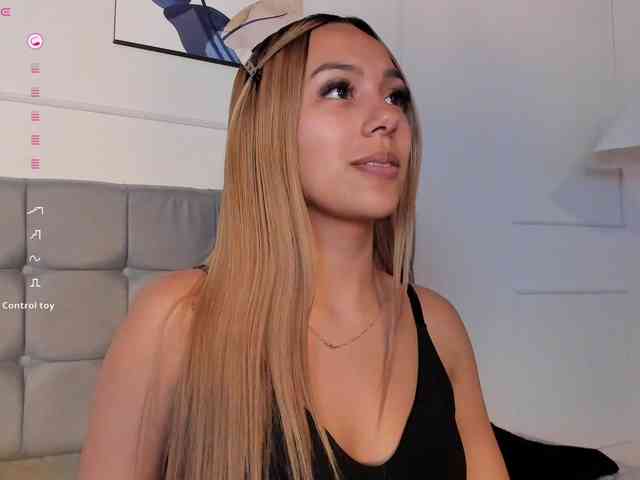 Nicole_Voshkie webcam