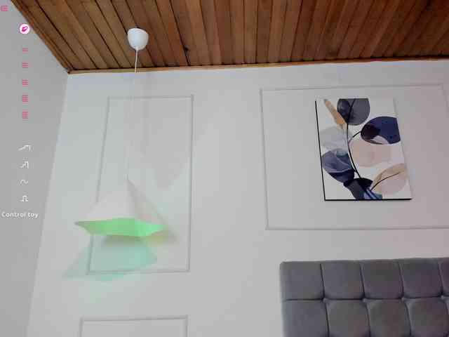 Nicole_Voshkie webcam