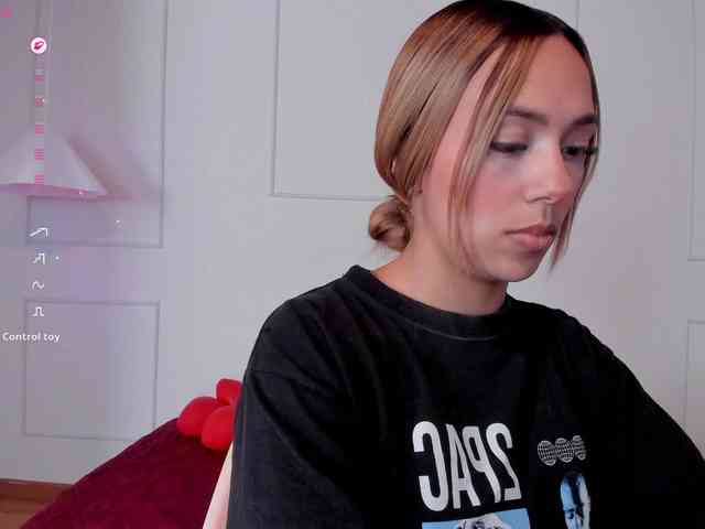 Nicole_Voshkie webcam