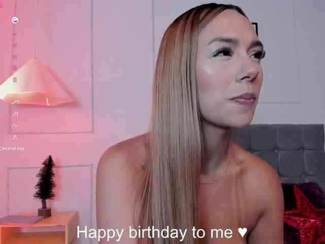 Nicole_Voshkie webcam