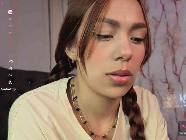 Nicole_Voshkie webcam