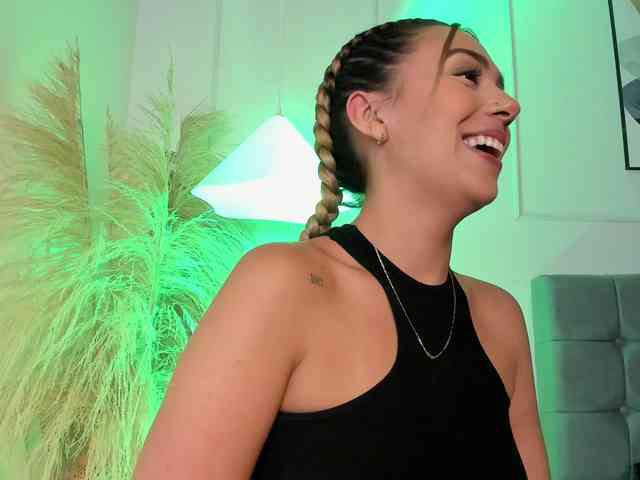 Nicole_Voshkie webcam