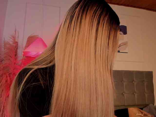 Nicole_Voshkie webcam