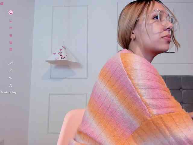 Nicole_Voshkie webcam