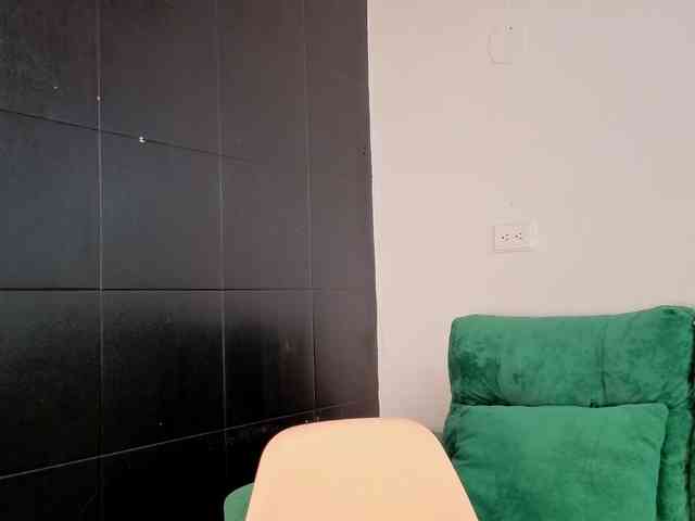 Nicole_Voshkie webcam