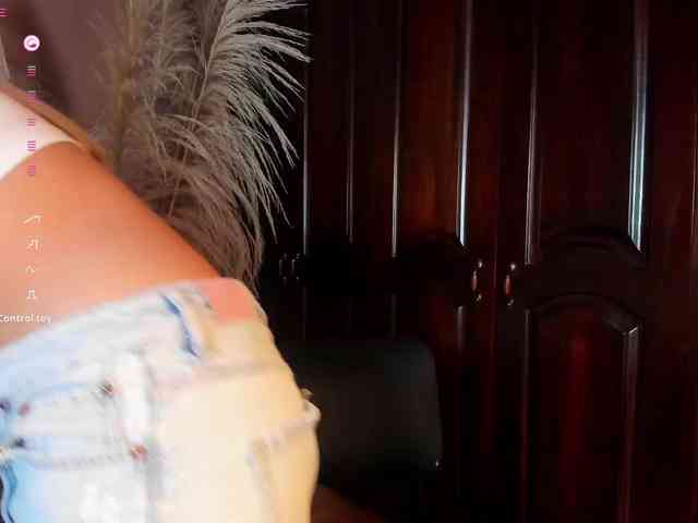 Nicole_Voshkie webcam