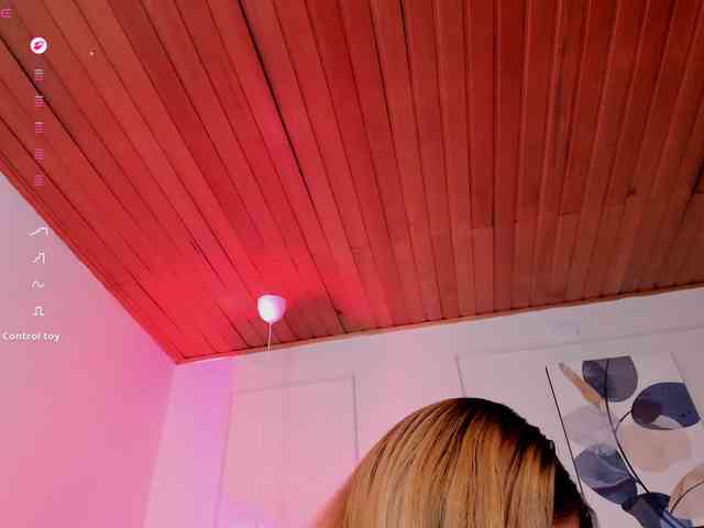 Nicole_Voshkie webcam