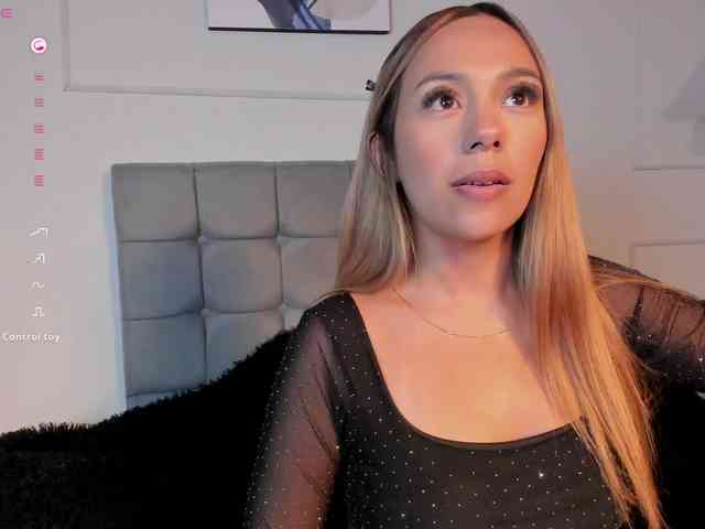 Nicole_Voshkie webcam