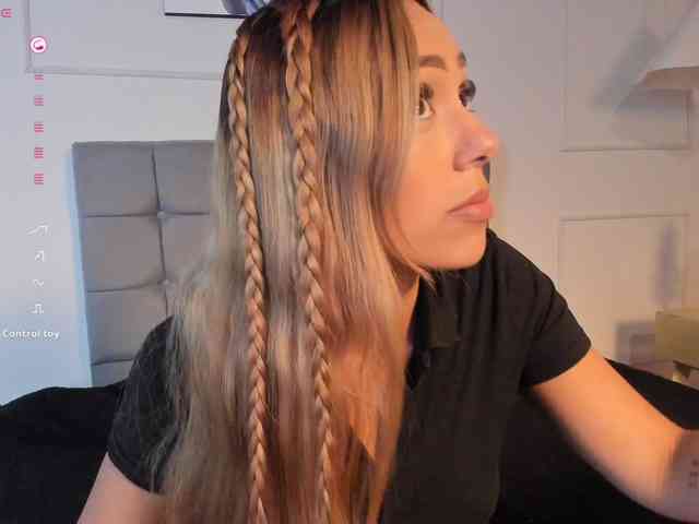 Nicole_Voshkie webcam