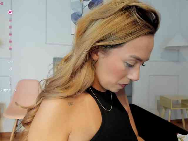 Nicole_Voshkie webcam