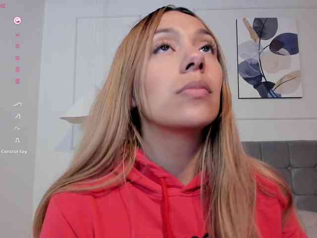 Nicole_Voshkie webcam