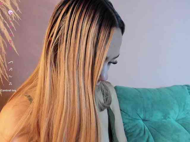 Nicole_Voshkie webcam