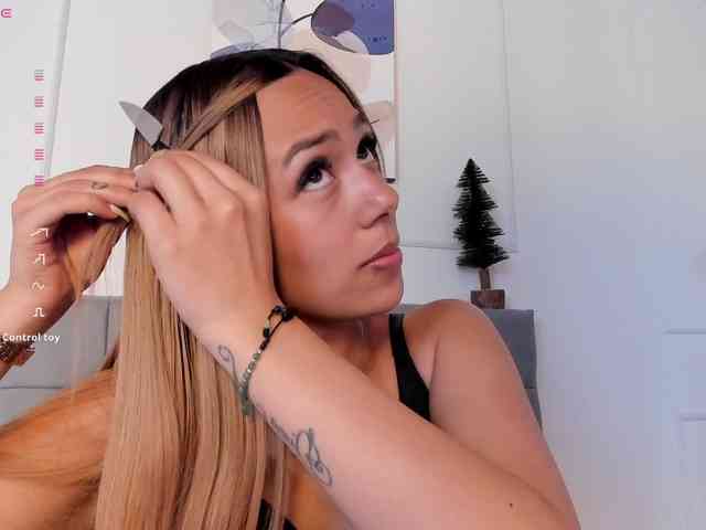 Nicole_Voshkie webcam