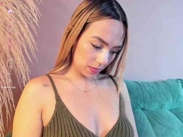 Nicole_Voshkie webcam