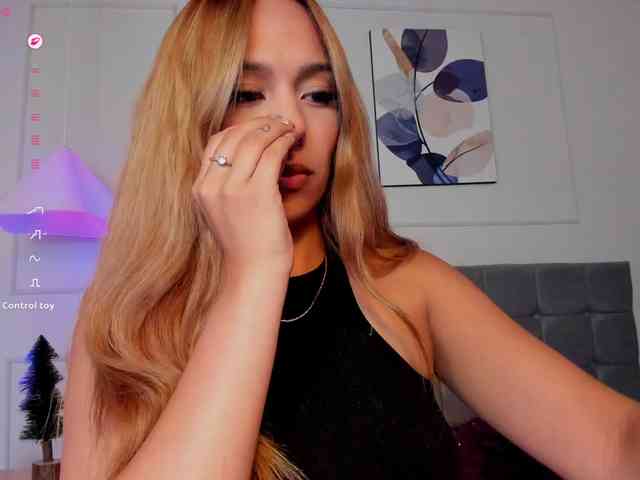 Nicole_Voshkie webcam