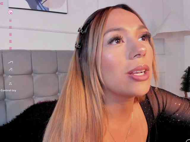 Nicole_Voshkie webcam