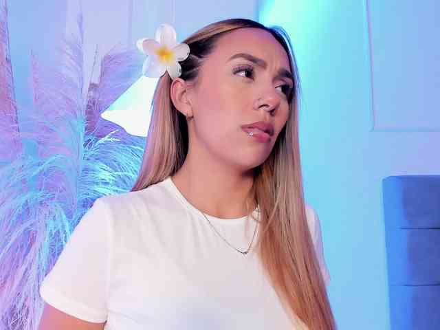 Nicole_Voshkie webcam