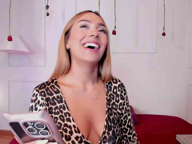 Nicole_Voshkie webcam