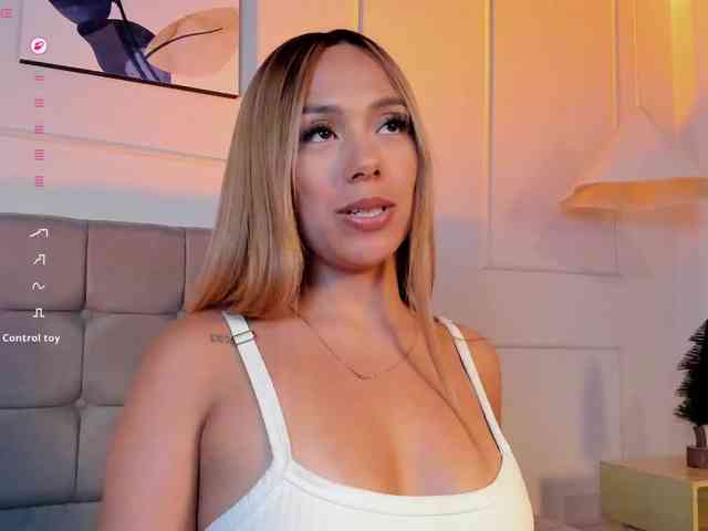 Nicole_Voshkie webcam
