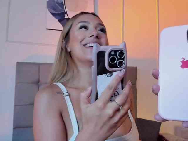 Nicole_Voshkie webcam